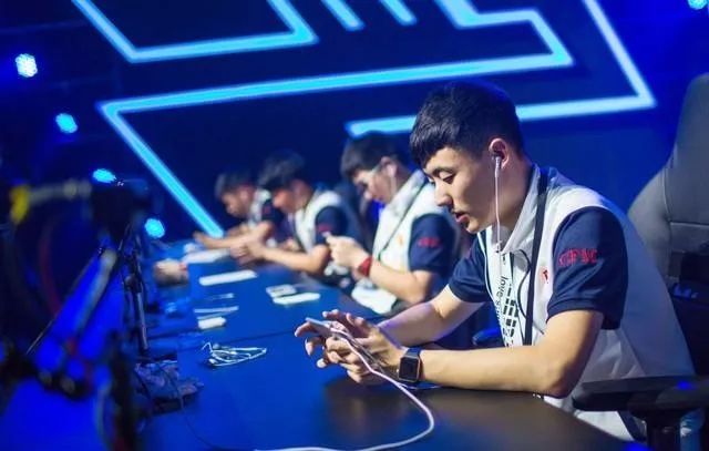 前CS職業(yè)選手銳評Faker：他被嚴(yán)重高估了不知道大家為什么吹他