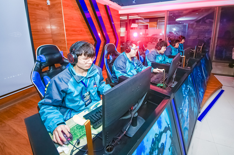 上海Major：年輕選手donk書(shū)寫(xiě)傳奇十余項(xiàng)賽事紀(jì)錄震撼電競(jìng)界