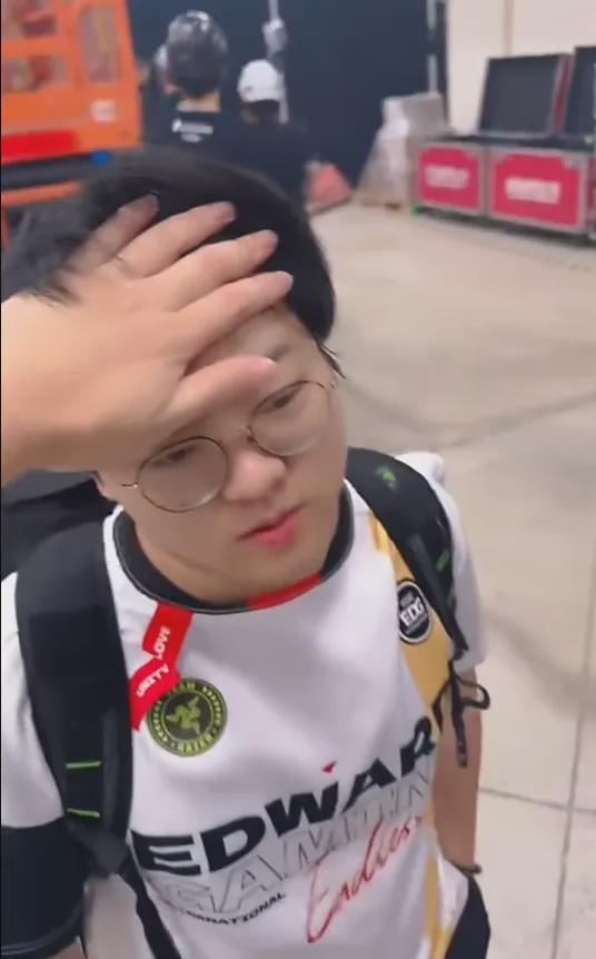 電競選手的一生之?dāng)呈橇鞲?圖20)