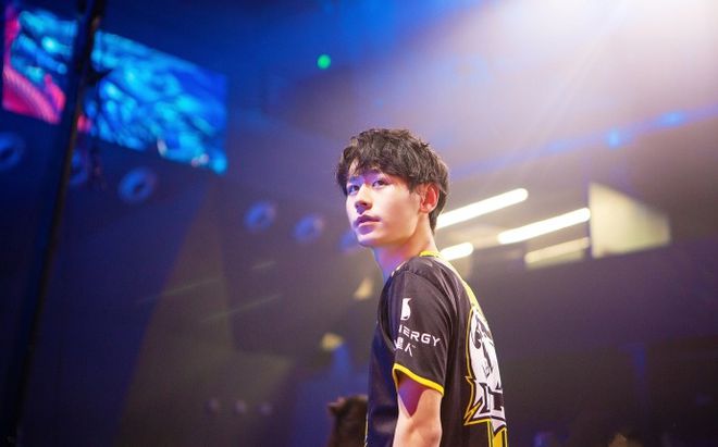 電競男主的臉有了KPL選手無畏顏值出圈這不進(jìn)軍娛樂圈？(圖3)