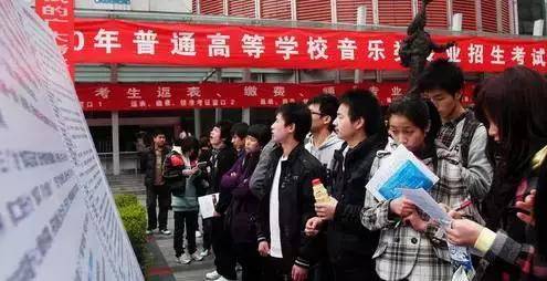 益陽赫山區(qū)中小學(xué)招生政策重大調(diào)整：初中新增箴言龍湖中學(xué)啟動(dòng)網(wǎng)上報(bào)名！