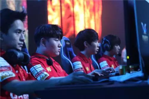 簡自豪成首位入選電競名人堂中國選手！傳奇不熄奮斗故事這樣寫就