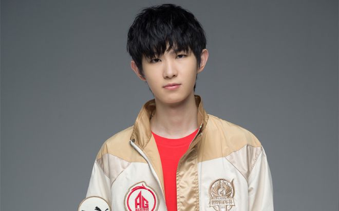 KPL無畏帥照來襲網(wǎng)友直言能當(dāng)明星同為電競男主一諾Fly也不差(圖4)