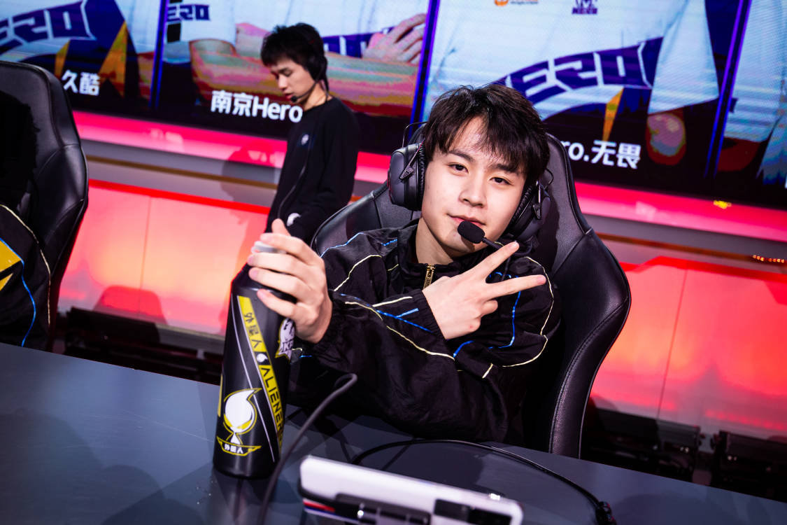 恭喜無畏選手獲得微博年度影響力電競選手jdg無畏 kpl 向全世界安利 微博之夜盛典